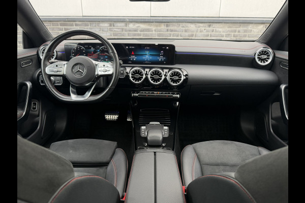Mercedes-Benz CLA-Klasse Shooting Brake 250 e AMG Line | Panoramadak | Elek. Trekhaak | Sfeerverlichting | Widescreen | Carplay | LED