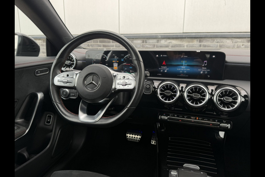 Mercedes-Benz CLA-Klasse Shooting Brake 250 e AMG Line | Panoramadak | Elek. Trekhaak | Sfeerverlichting | Widescreen | Carplay | LED
