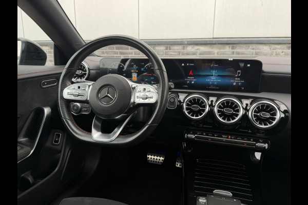 Mercedes-Benz CLA-Klasse Shooting Brake 250 e AMG Line | Panoramadak | Elek. Trekhaak | Sfeerverlichting | Widescreen | Carplay | LED