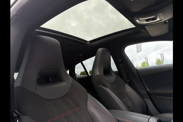 Mercedes-Benz CLA-Klasse Shooting Brake 250 e AMG Line | Panoramadak | Elek. Trekhaak | Sfeerverlichting | Widescreen | Carplay | LED