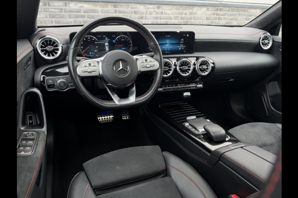 Mercedes-Benz CLA-Klasse Shooting Brake 250 e AMG Line | Panoramadak | Elek. Trekhaak | Sfeerverlichting | Widescreen | Carplay | LED