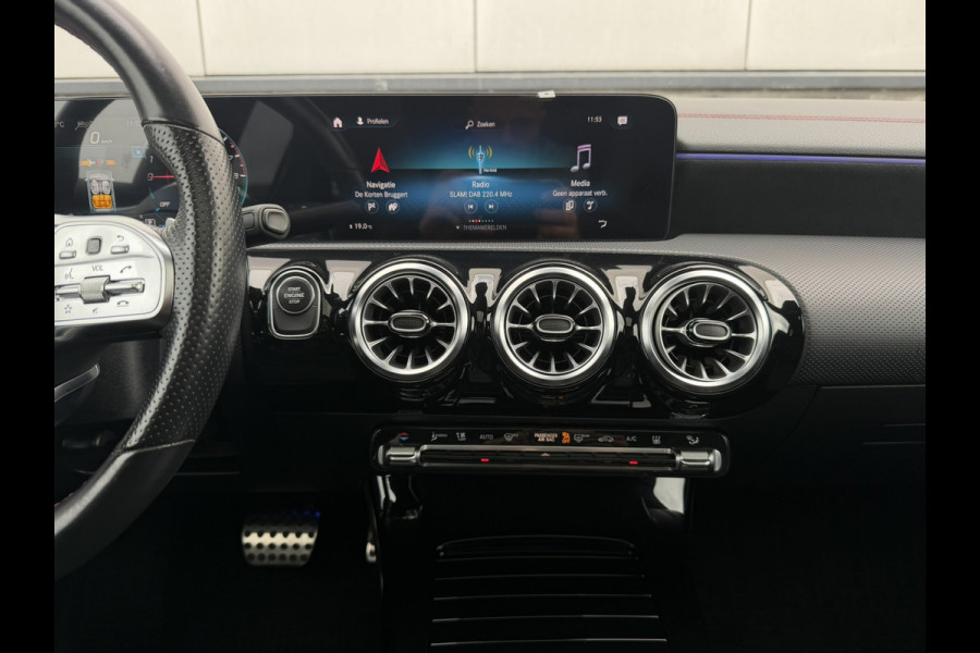 Mercedes-Benz CLA-Klasse Shooting Brake 250 e AMG Line | Panoramadak | Elek. Trekhaak | Sfeerverlichting | Widescreen | Carplay | LED