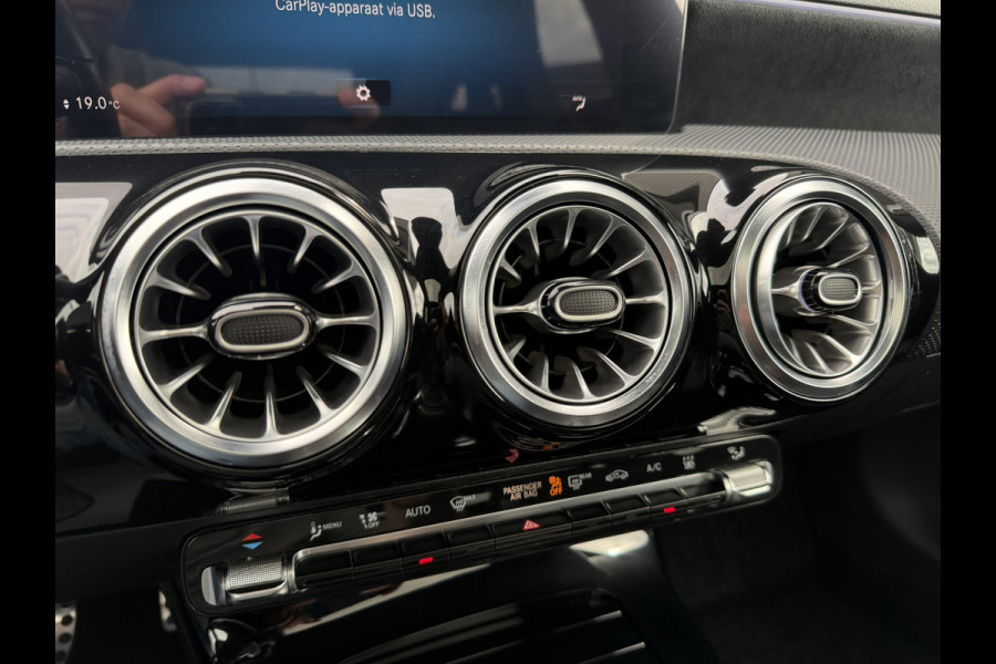 Mercedes-Benz CLA-Klasse Shooting Brake 250 e AMG Line | Panoramadak | Elek. Trekhaak | Sfeerverlichting | Widescreen | Carplay | LED