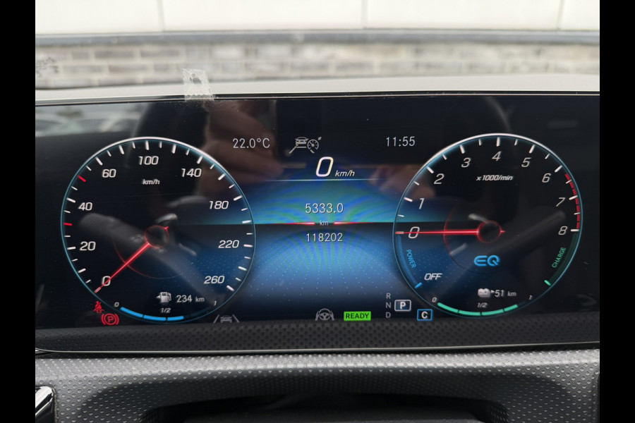 Mercedes-Benz CLA-Klasse Shooting Brake 250 e AMG Line | Panoramadak | Elek. Trekhaak | Sfeerverlichting | Widescreen | Carplay | LED
