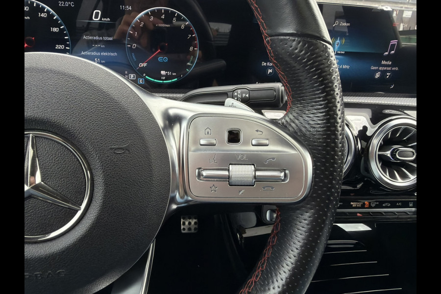 Mercedes-Benz CLA-Klasse Shooting Brake 250 e AMG Line | Panoramadak | Elek. Trekhaak | Sfeerverlichting | Widescreen | Carplay | LED