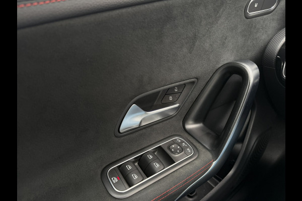 Mercedes-Benz CLA-Klasse Shooting Brake 250 e AMG Line | Panoramadak | Elek. Trekhaak | Sfeerverlichting | Widescreen | Carplay | LED