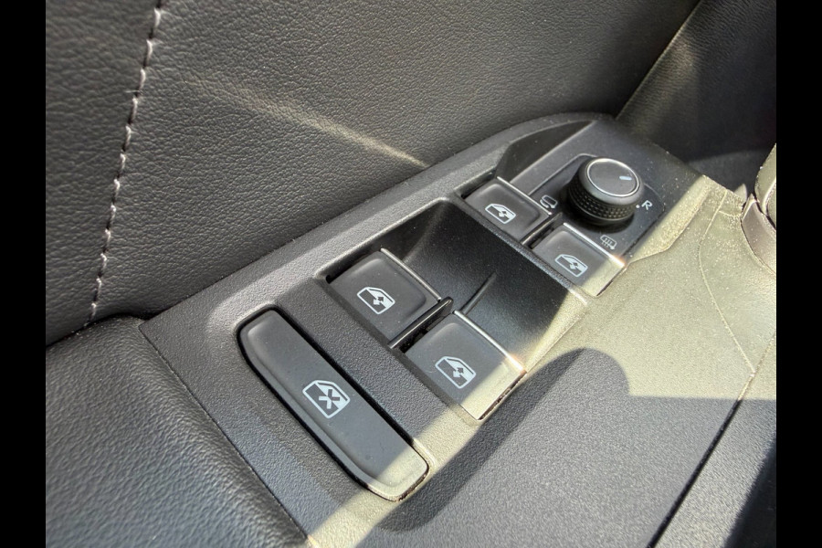 CUPRA Leon Sportstourer 1.4 e-Hybrid 245pk VZ * Navigatiesysteem * AUTOMAAT * Stoelverwarming * Virtual Cockpit *