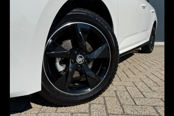 Škoda Kamiq 1.0 TSI Monte Carlo * Panoramadak * Parkeercamera * Navigatiesysteem * Keyless entry*