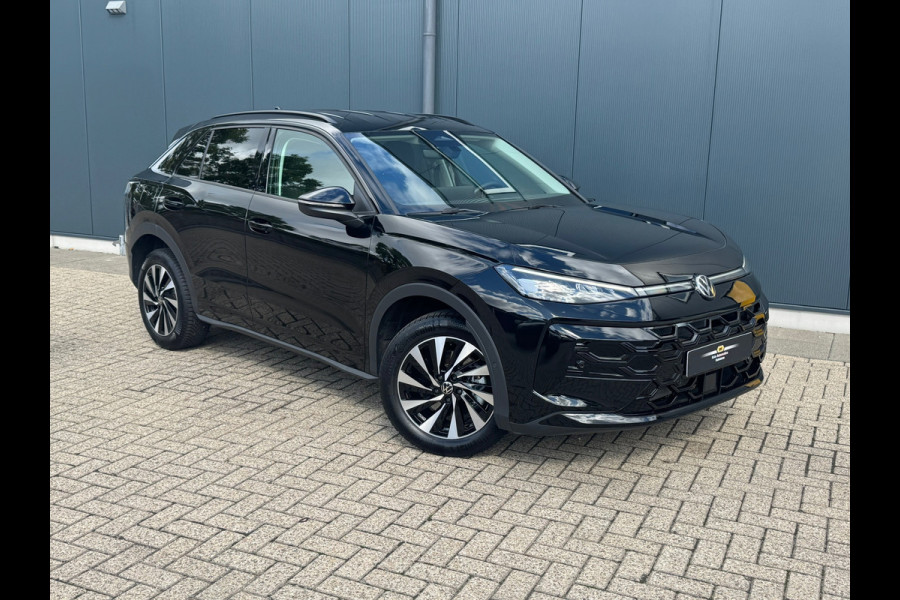 Volkswagen T-Roc 1.5 eTsi * Nieuw model * Hoogglans R-Line Look * 10.000KM! * Parkeercamera * Navigatie *