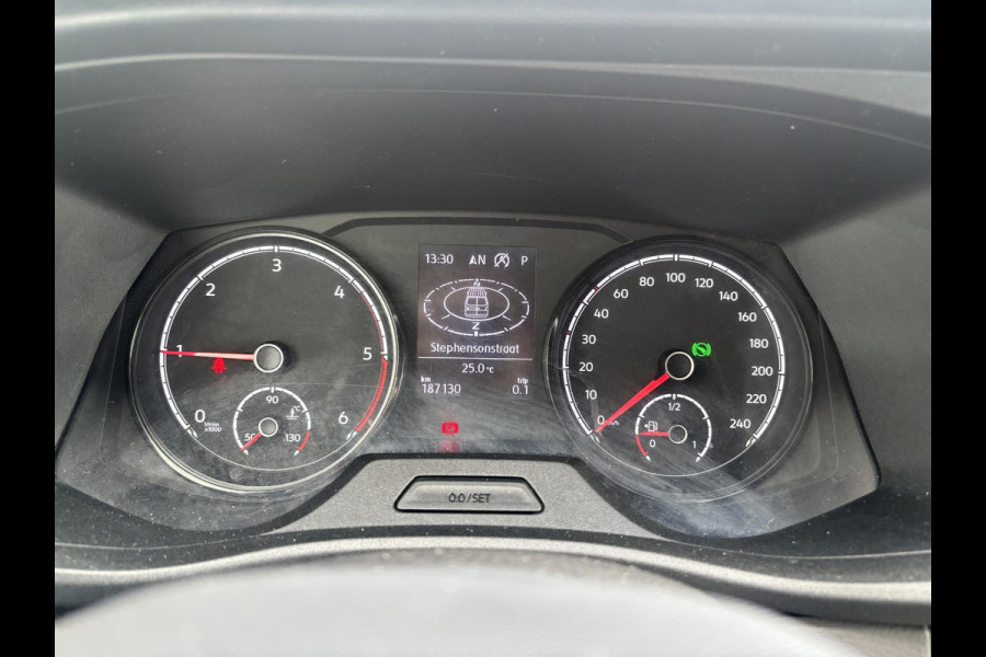 Volkswagen Transporter 2.0 TDI L2H1*AUTOM*NAVI*CRUISE*HAAK*A/C*CAM*TEL(