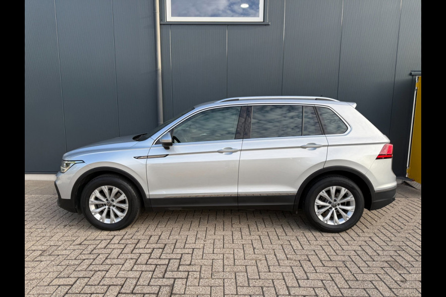 Volkswagen Tiguan 1.5 TSI 150pk DSG Life * 50.000KM! * AUTOMAAT* Parkeersensoren * Adaptieve Cruise Control *