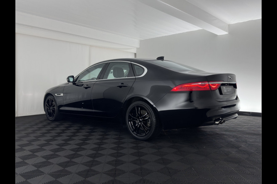 Jaguar XF 2.0d Prestige *AUT | LEATHER | XENON | SPORTSEATS | CAMERA | PRIVACY-GLASS | SHIFTPADDLES | NAVI-FULLMAP | ECC | PDC | CRUISE | 19''ALU*
