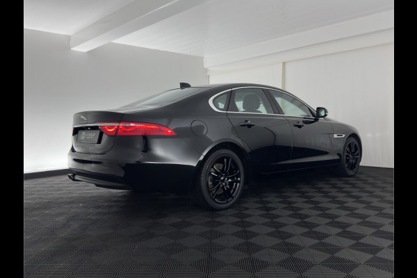 Jaguar XF 2.0d Prestige *AUT | LEATHER | XENON | SPORTSEATS | CAMERA | PRIVACY-GLASS | SHIFTPADDLES | NAVI-FULLMAP | ECC | PDC | CRUISE | 19''ALU*
