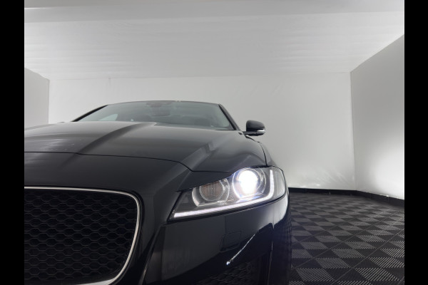 Jaguar XF 2.0d Prestige *AUT | LEATHER | XENON | SPORTSEATS | CAMERA | PRIVACY-GLASS | SHIFTPADDLES | NAVI-FULLMAP | ECC | PDC | CRUISE | 19''ALU*