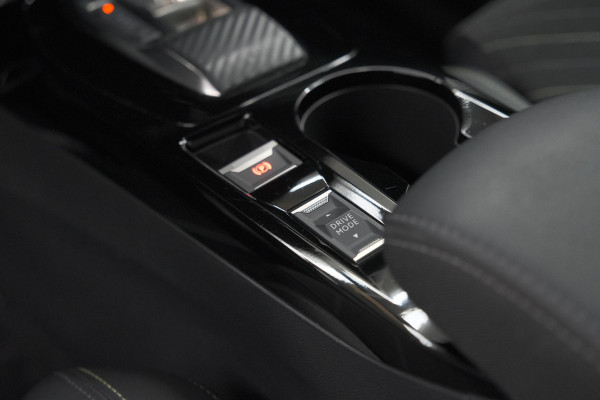 Peugeot 208 1.2 Hybrid 145 e-DCS6 GT | Alcantara Pakket | Camera | Apple Carplay | Stoelverwarming