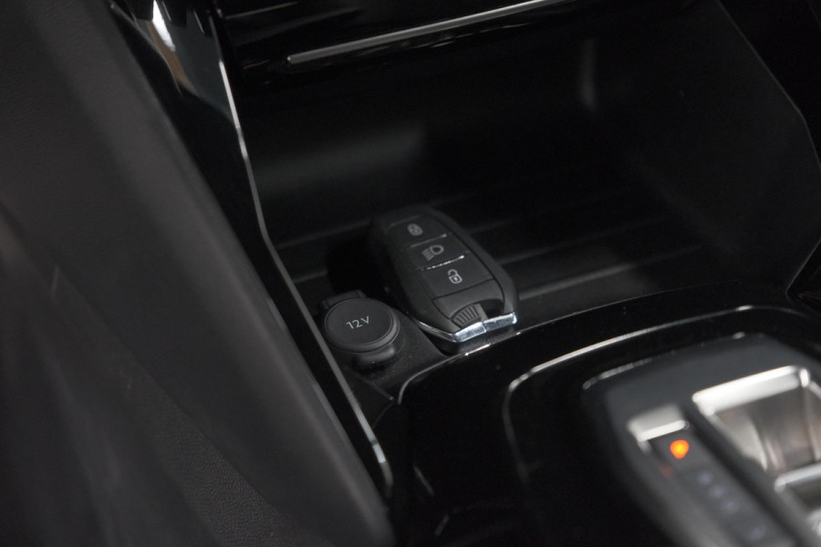 Peugeot 208 1.2 Hybrid 145 e-DCS6 GT | Alcantara Pakket | Camera | Apple Carplay | Stoelverwarming