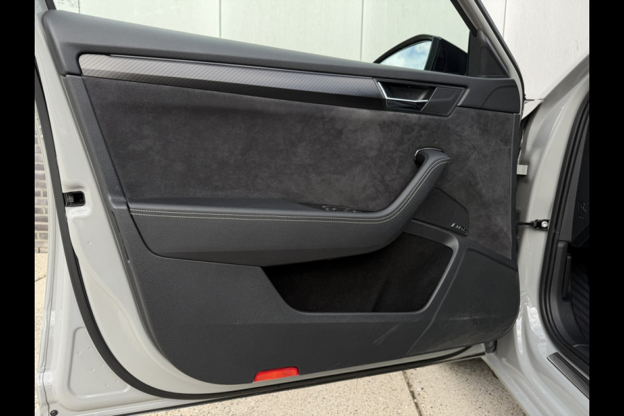 Škoda Superb Combi 1.4 TSI iV Sportline Business | Elek. Trekhaak | Memory | Sfeerverlichting | Carplay | Navi |