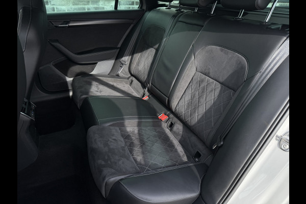 Škoda Superb Combi 1.4 TSI iV Sportline Business | Elek. Trekhaak | Memory | Sfeerverlichting | Carplay | Navi |