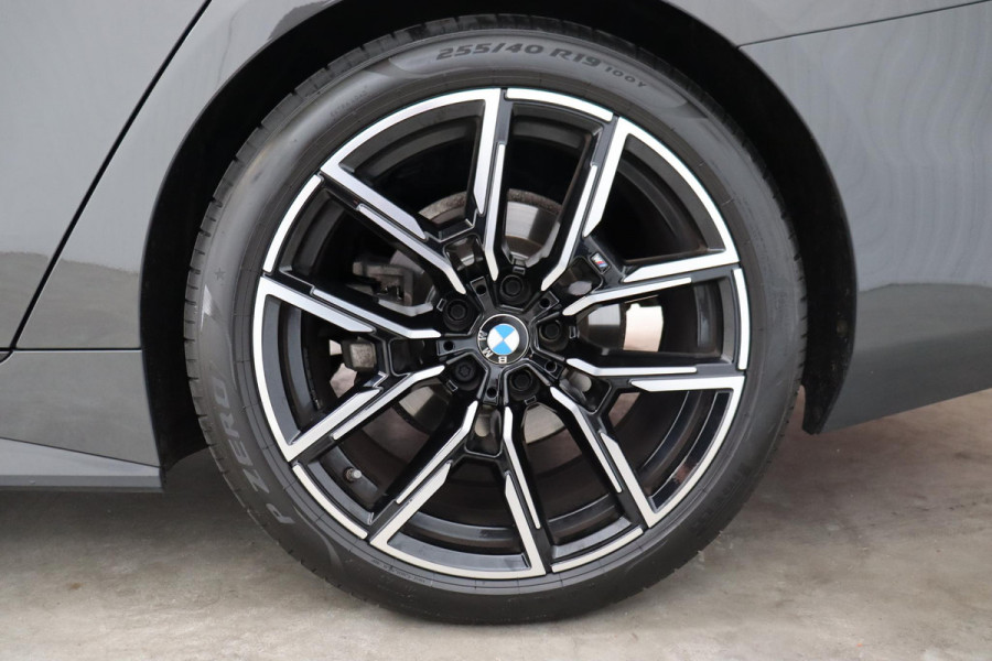 BMW 4 Serie Gran Coupé 420i High Executive M Sport Pakket Automaat / Widescreen Display / Adaptieve Cruise Control / Leder / 19 Inch / Head-Up Display / Shadow Line / Hifi / Stoelverwarming / Extra Getint Glas / Achteruitrijcamera