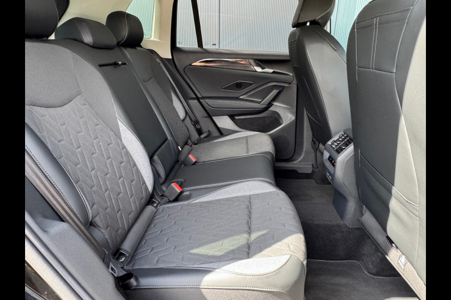 Volkswagen Tiguan 1.5 eTSI 'Goal' * TREKHAAK * 360Gr camera * Sideassistent * Navigatiesysteem *