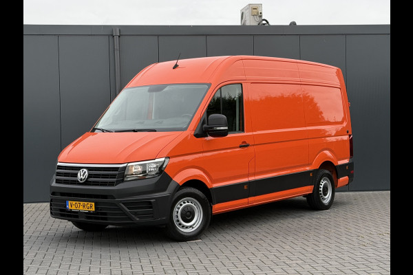 Volkswagen Crafter 35 2.0 TDI 177 PK / L3H3 / CAMERA / CRUISE / 3.5 TON TREKKEN / 3-ZITS / AIRCO / CARPLAY / GEVEERDE STOEL / 3500 KG AHG
