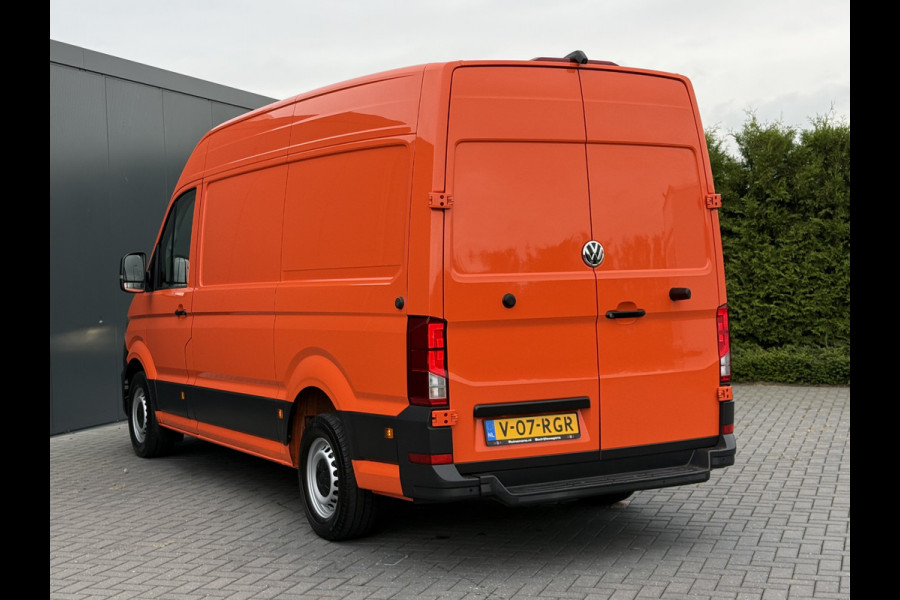 Volkswagen Crafter 35 2.0 TDI 177 PK / L3H3 / CAMERA / CRUISE / 3.5 TON TREKKEN / 3-ZITS / AIRCO / CARPLAY / GEVEERDE STOEL / 3500 KG AHG