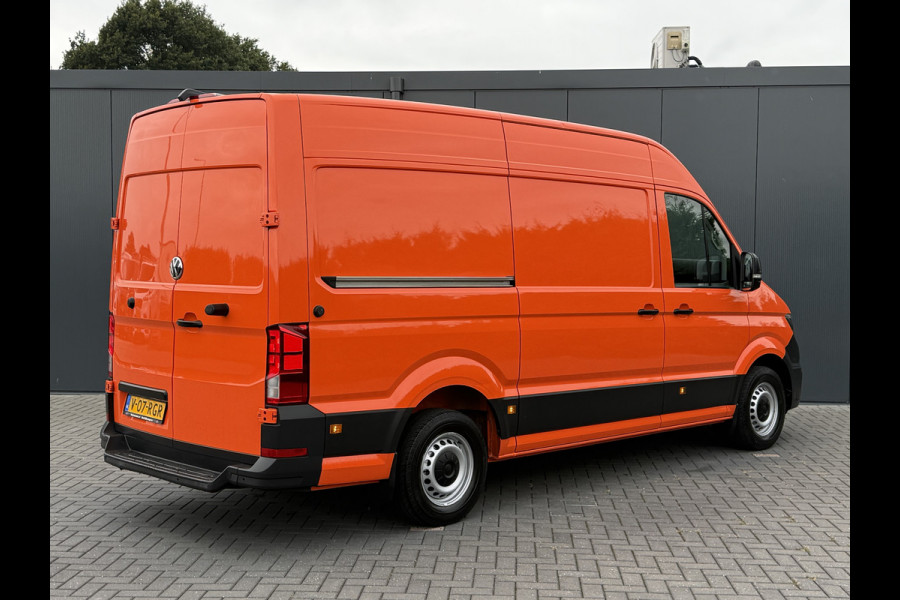 Volkswagen Crafter 35 2.0 TDI 177 PK / L3H3 / CAMERA / CRUISE / 3.5 TON TREKKEN / 3-ZITS / AIRCO / CARPLAY / GEVEERDE STOEL / 3500 KG AHG