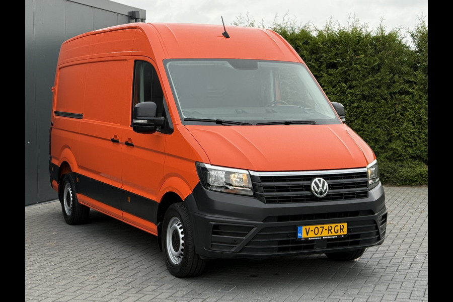 Volkswagen Crafter 35 2.0 TDI 177 PK / L3H3 / CAMERA / CRUISE / 3.5 TON TREKKEN / 3-ZITS / AIRCO / CARPLAY / GEVEERDE STOEL / 3500 KG AHG