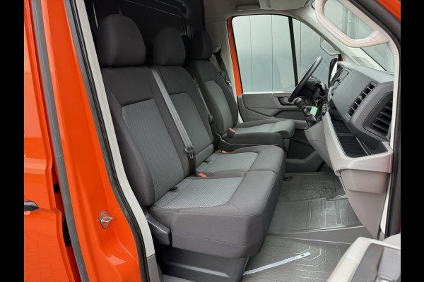 Volkswagen Crafter 35 2.0 TDI 177 PK / L3H3 / CAMERA / CRUISE / 3.5 TON TREKKEN / 3-ZITS / AIRCO / CARPLAY / GEVEERDE STOEL / 3500 KG AHG