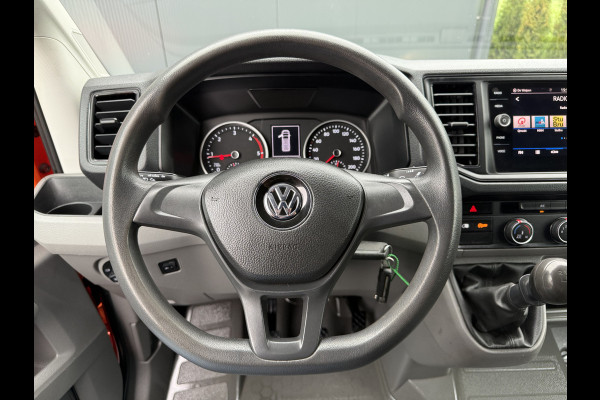 Volkswagen Crafter 35 2.0 TDI 177 PK / L3H3 / CAMERA / CRUISE / 3.5 TON TREKKEN / 3-ZITS / AIRCO / CARPLAY / GEVEERDE STOEL / 3500 KG AHG