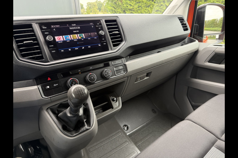 Volkswagen Crafter 35 2.0 TDI 177 PK / L3H3 / CAMERA / CRUISE / 3.5 TON TREKKEN / 3-ZITS / AIRCO / CARPLAY / GEVEERDE STOEL / 3500 KG AHG