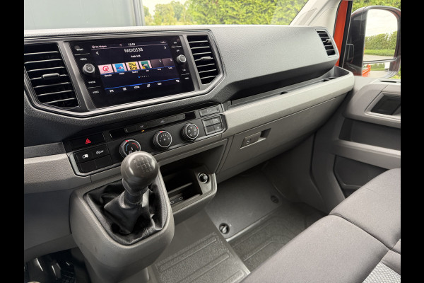 Volkswagen Crafter 35 2.0 TDI 177 PK / L3H3 / CAMERA / CRUISE / 3.5 TON TREKKEN / 3-ZITS / AIRCO / CARPLAY / GEVEERDE STOEL / 3500 KG AHG