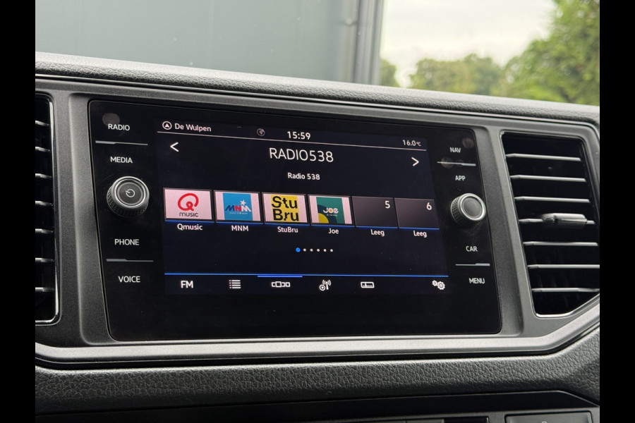 Volkswagen Crafter 35 2.0 TDI 177 PK / L3H3 / CAMERA / CRUISE / 3.5 TON TREKKEN / 3-ZITS / AIRCO / CARPLAY / GEVEERDE STOEL / 3500 KG AHG