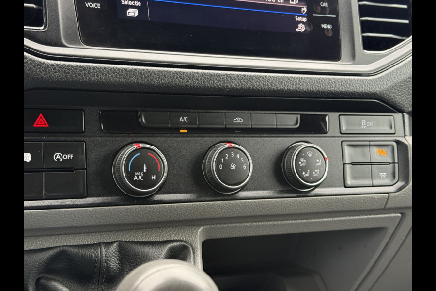 Volkswagen Crafter 35 2.0 TDI 177 PK / L3H3 / CAMERA / CRUISE / 3.5 TON TREKKEN / 3-ZITS / AIRCO / CARPLAY / GEVEERDE STOEL / 3500 KG AHG