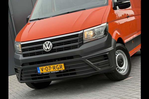 Volkswagen Crafter 35 2.0 TDI 177 PK / L3H3 / CAMERA / CRUISE / 3.5 TON TREKKEN / 3-ZITS / AIRCO / CARPLAY / GEVEERDE STOEL / 3500 KG AHG