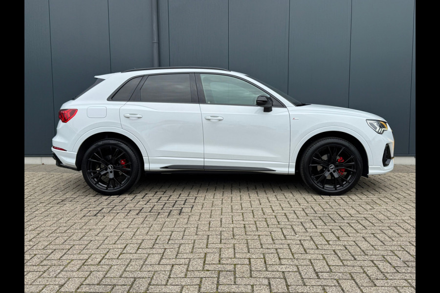 Audi Q3 35 TFSI S Line Edition * Panoramadak * Trekhaak * Stoelverwarming * Parkeercamera *