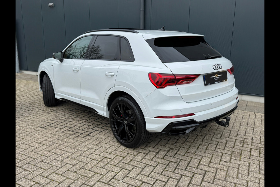 Audi Q3 35 TFSI S Line Edition * Panoramadak * Trekhaak * Stoelverwarming * Parkeercamera *