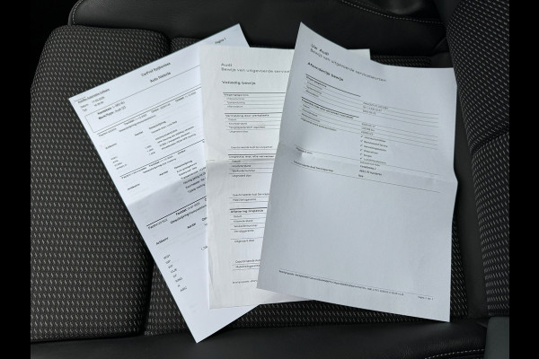 Audi Q3 35 TFSI S Line Edition * Panoramadak * Trekhaak * Stoelverwarming * Parkeercamera *