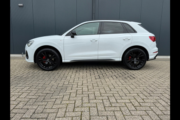 Audi Q3 35 TFSI S Line Edition * Panoramadak * Trekhaak * Stoelverwarming * Parkeercamera *