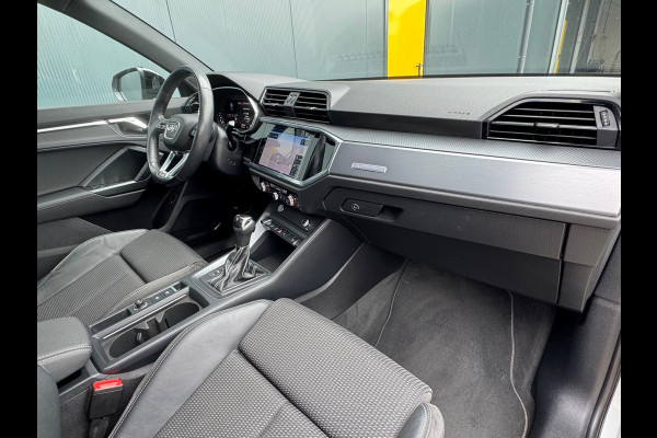 Audi Q3 35 TFSI S Line Edition * Panoramadak * Trekhaak * Stoelverwarming * Parkeercamera *