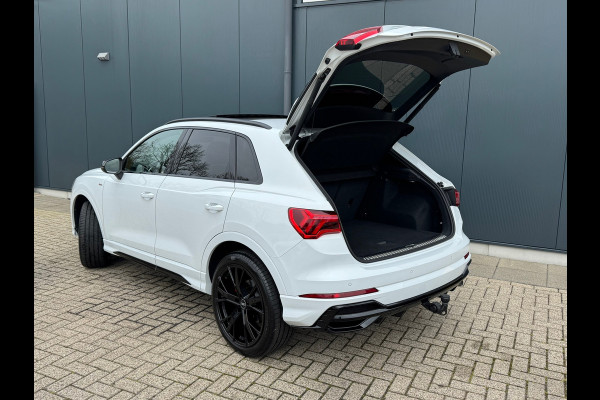 Audi Q3 35 TFSI S Line Edition * Panoramadak * Trekhaak * Stoelverwarming * Parkeercamera *