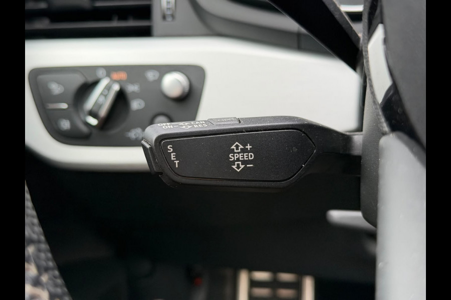 Audi A4 Avant 45 TFSI quattro Sport S line black edition S-Line | Panoramadak | Bang & Olufsen | Standkachel | Head-Up Display | Apple Carplay | Keyless | Trekhaak | LED | Cruise Control | Navigatie | Camera