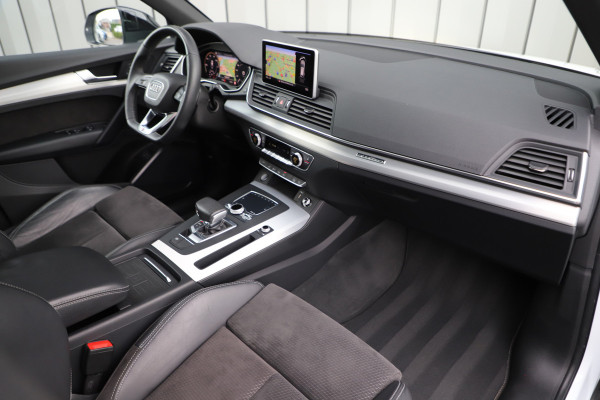 Audi Q5 55 TFSI e quattro Competition | 367PK | Luchtvering | Keyless-go | Pano | Sfeerverlichting | Acc | Virtual-cockpit | Standkachel