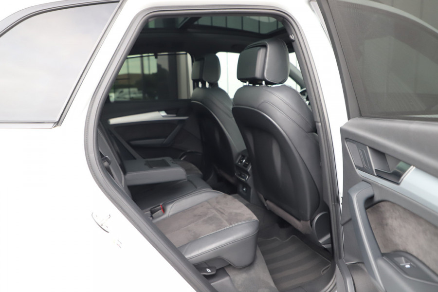 Audi Q5 55 TFSI e quattro Competition | 367PK | Luchtvering | Keyless-go | Pano | Sfeerverlichting | Acc | Virtual-cockpit | Standkachel