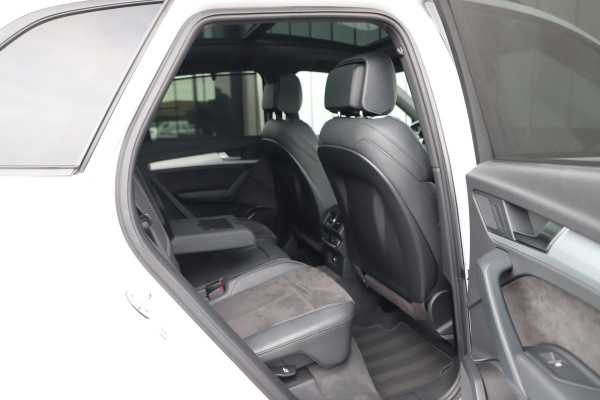Audi Q5 55 TFSI e quattro Competition | 367PK | Luchtvering | Keyless-go | Pano | Sfeerverlichting | Acc | Virtual-cockpit | Standkachel