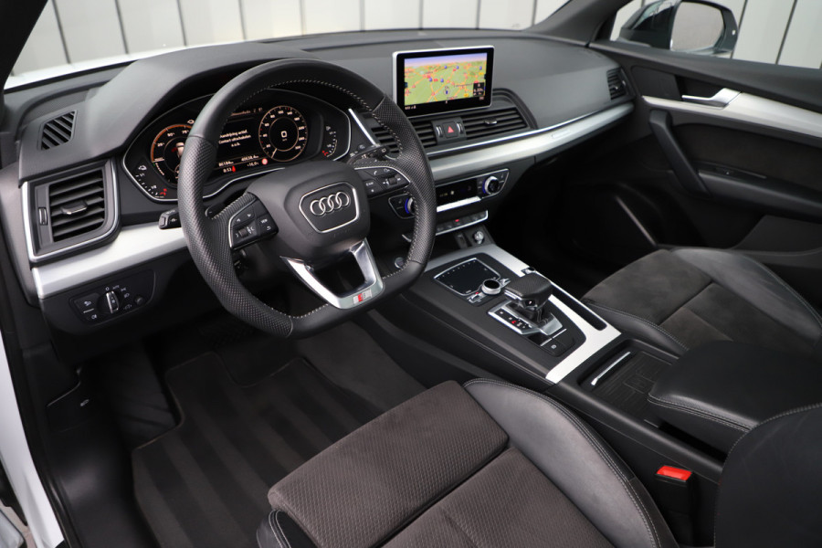 Audi Q5 55 TFSI e quattro Competition | 367PK | Luchtvering | Keyless-go | Pano | Sfeerverlichting | Acc | Virtual-cockpit | Standkachel