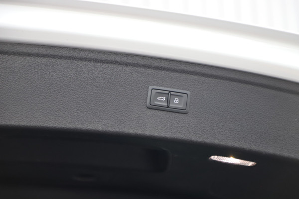 Audi Q5 55 TFSI e quattro Competition | 367PK | Luchtvering | Keyless-go | Pano | Sfeerverlichting | Acc | Virtual-cockpit | Standkachel