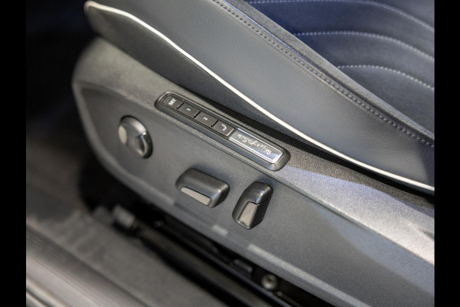 Volkswagen ID.4 Max 77 kWh SOH 91% / 204pk / Panorama dak / Trekhaak / Kuipstoelen / Elektrische stoelverstelling /