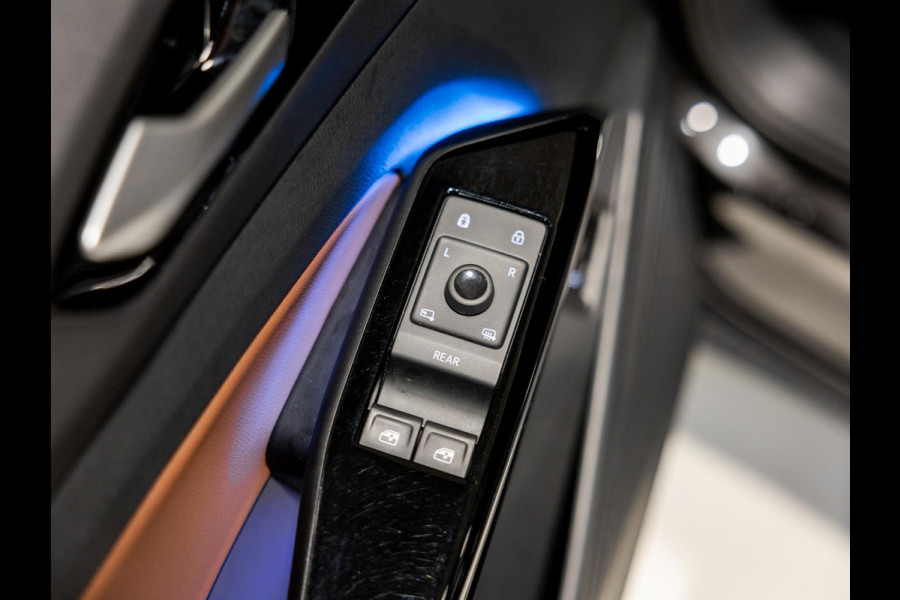 Volkswagen ID.4 Max 77 kWh SOH 91% / 204pk / Panorama dak / Trekhaak / Kuipstoelen / Elektrische stoelverstelling /