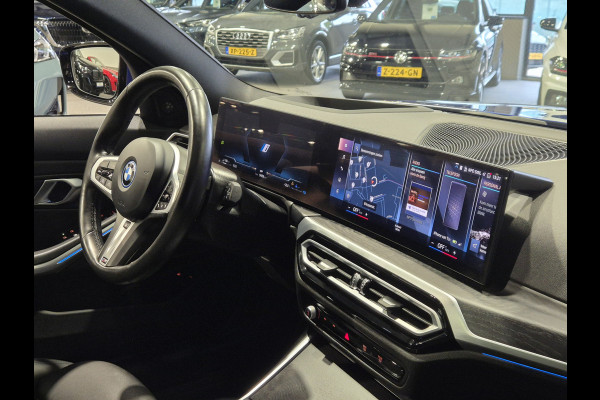 BMW 3 Serie Touring 330e xDrive M-Sport | Panorama | HUD | Full optie